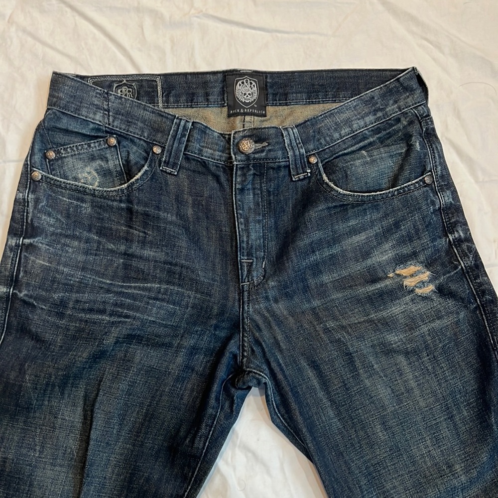Men’s Rock & Rebublic Jeans.  Size 34x30 straight cut. Distressed style.